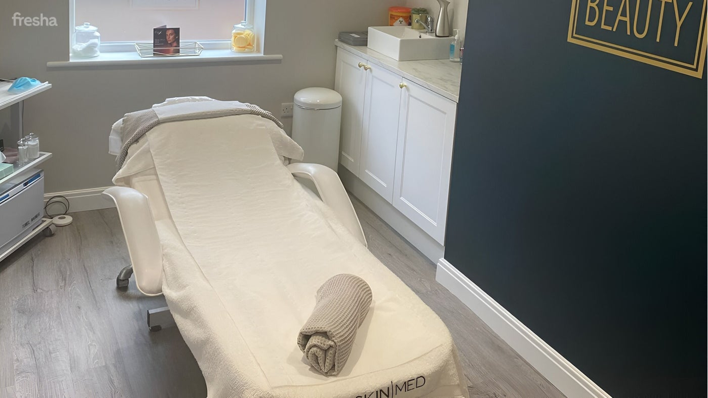https://no5beauty.co.uk/wp-content/uploads/2025/09/N5B_Bed.png