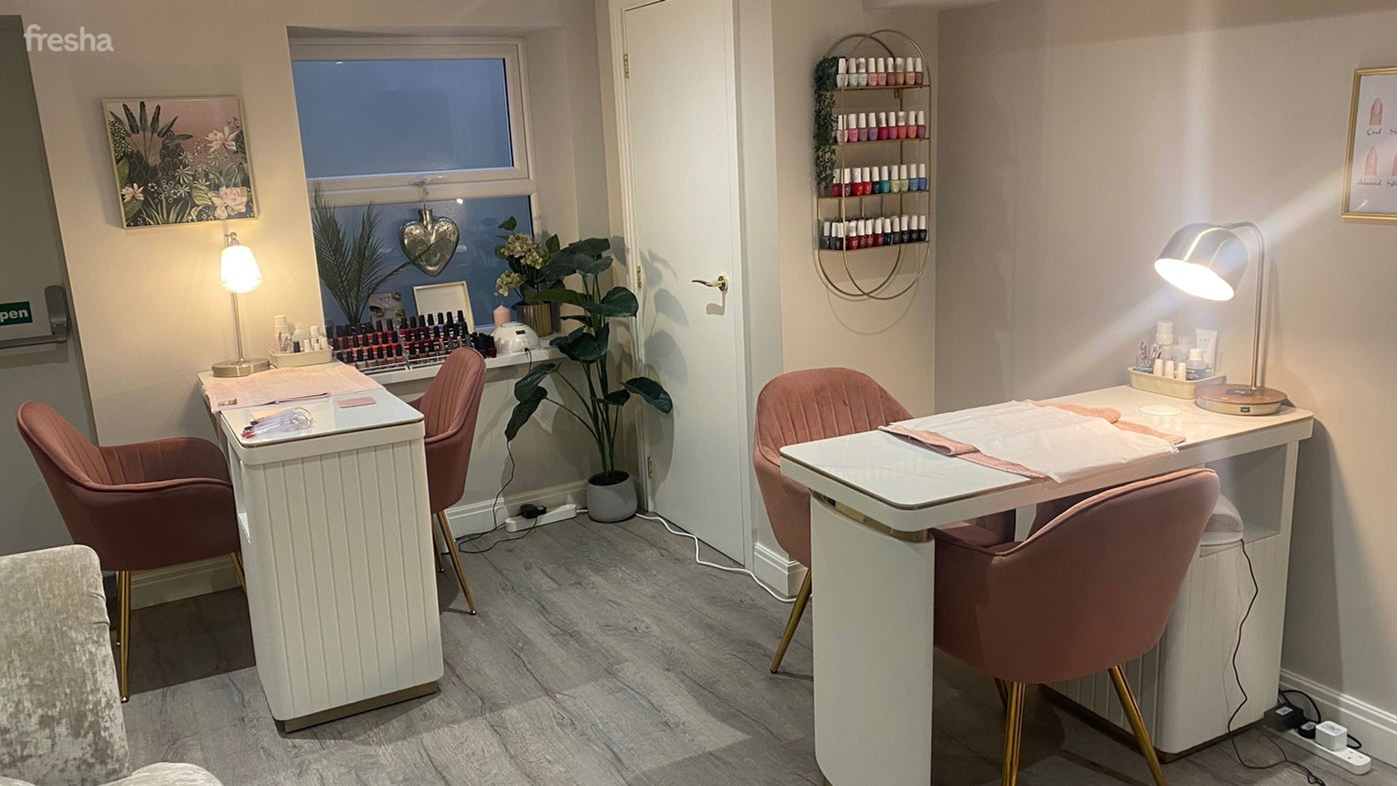 https://no5beauty.co.uk/wp-content/uploads/2025/09/N5B_NailsTable.png